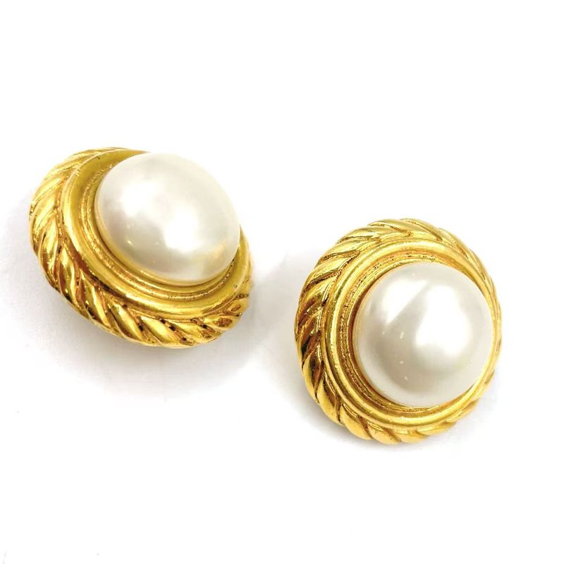 Chanel Faux Pearl GP X Faux Pearl Gold X White Earrings