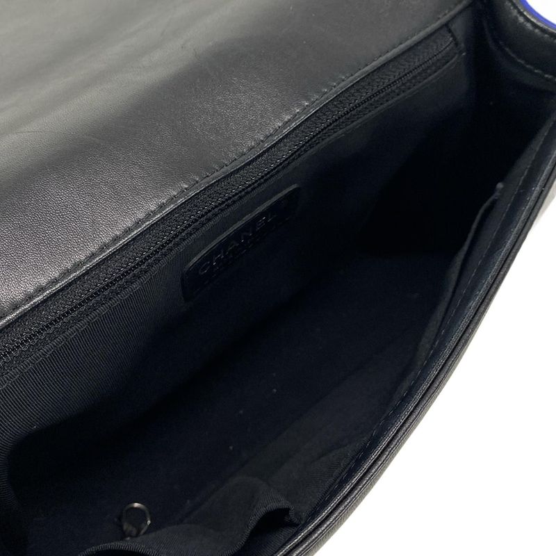 Chanel Shoulder Bag Boy Chanel / Matelasse Blue And Black Chain Shoulder /