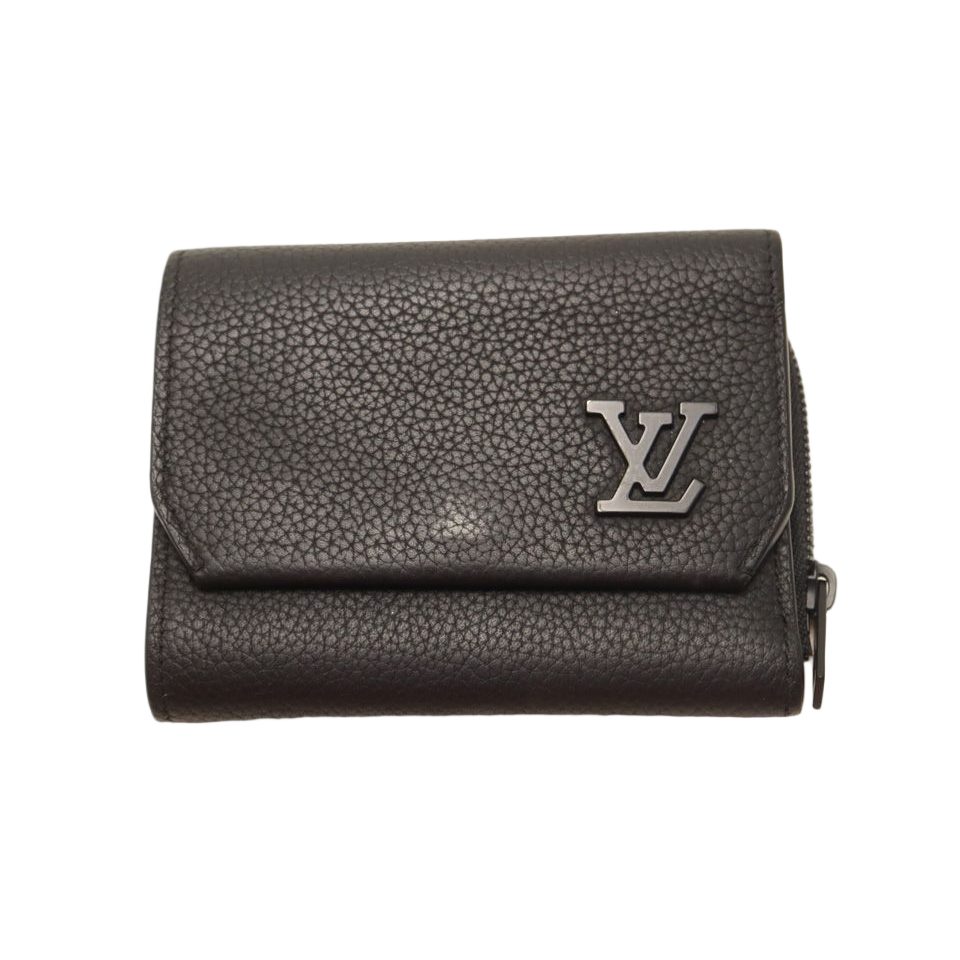 Louis Vuitton LV Aerogram Portefeuille Pilot Leather Trifold Wallet