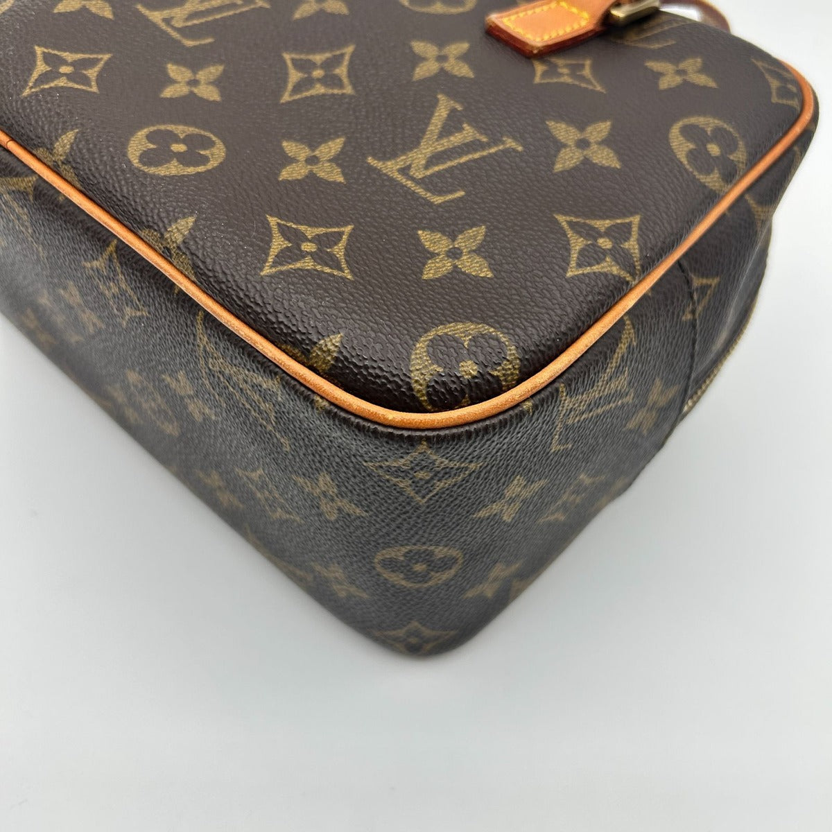 Louis Vuitton Monogram Cite MM Shoulder Bag — view 9