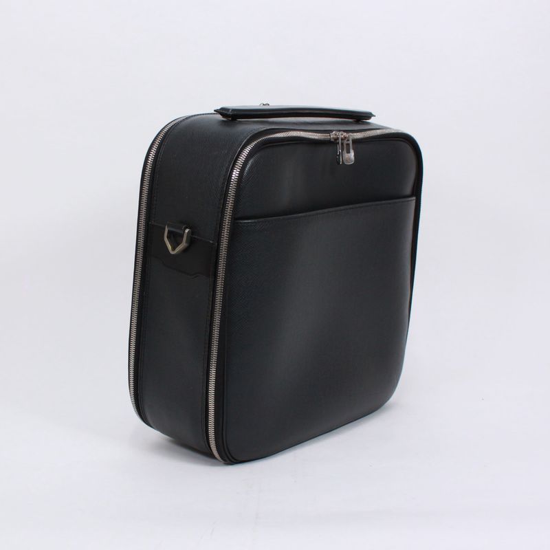 Louis Vuitton Taiga Ardoise Leather Black Shoulder Bag Silver M30762