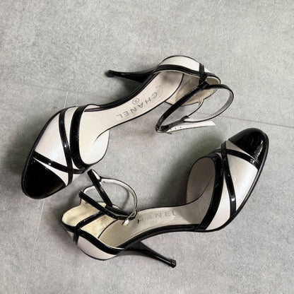 Chanel Pearl Coco Mark Ribbon Design Pumps Leather Patent Leather Black White