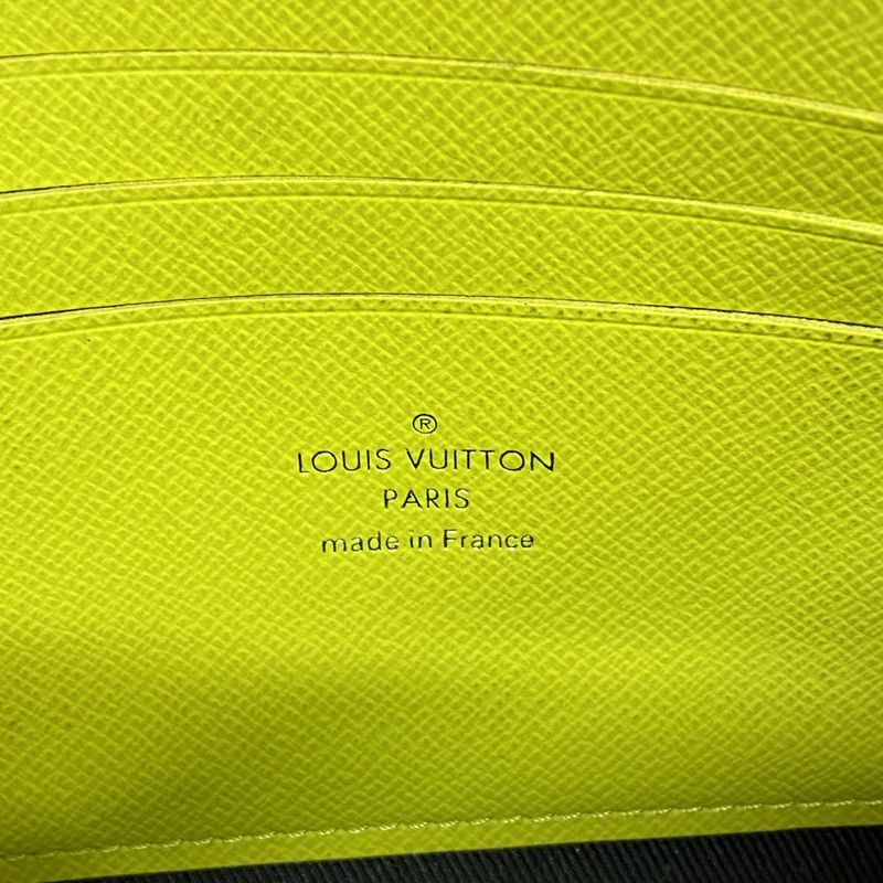 Louis Vuitton Pouch Taiga Llama Pochette Discovery PM M30281 Jeanne Men's