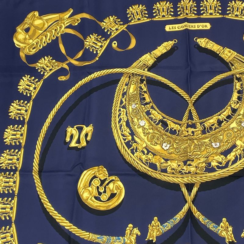 Hermes Carre 90 LES Cavaliers D'OR Golden Knight Scarf Silk Gold X Navy