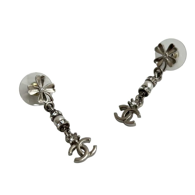 Chanel Coco Mark Clover Motif Metal Rhinestone Fake 23FP