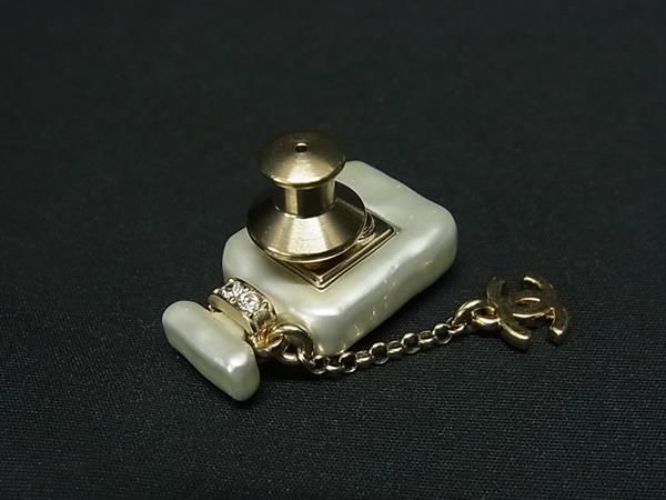 Chanel A22S Rhinestone Earrings Accessories Ivory Fe4964