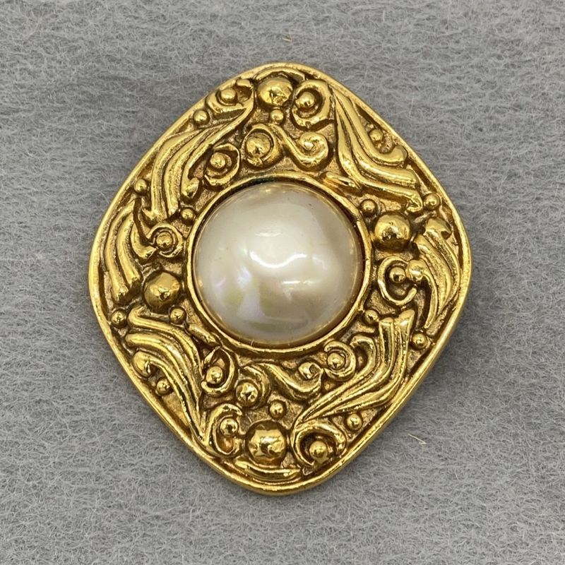 Chanel Brooch Faux Pearl Gold Vintage Ladies