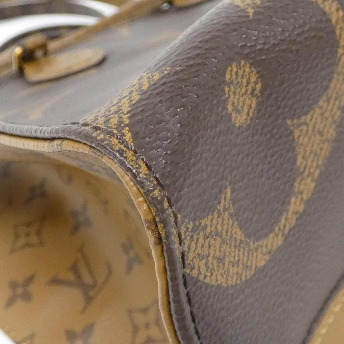 Louis Vuitton Monogram Giant On The Go MM Bag — view 3