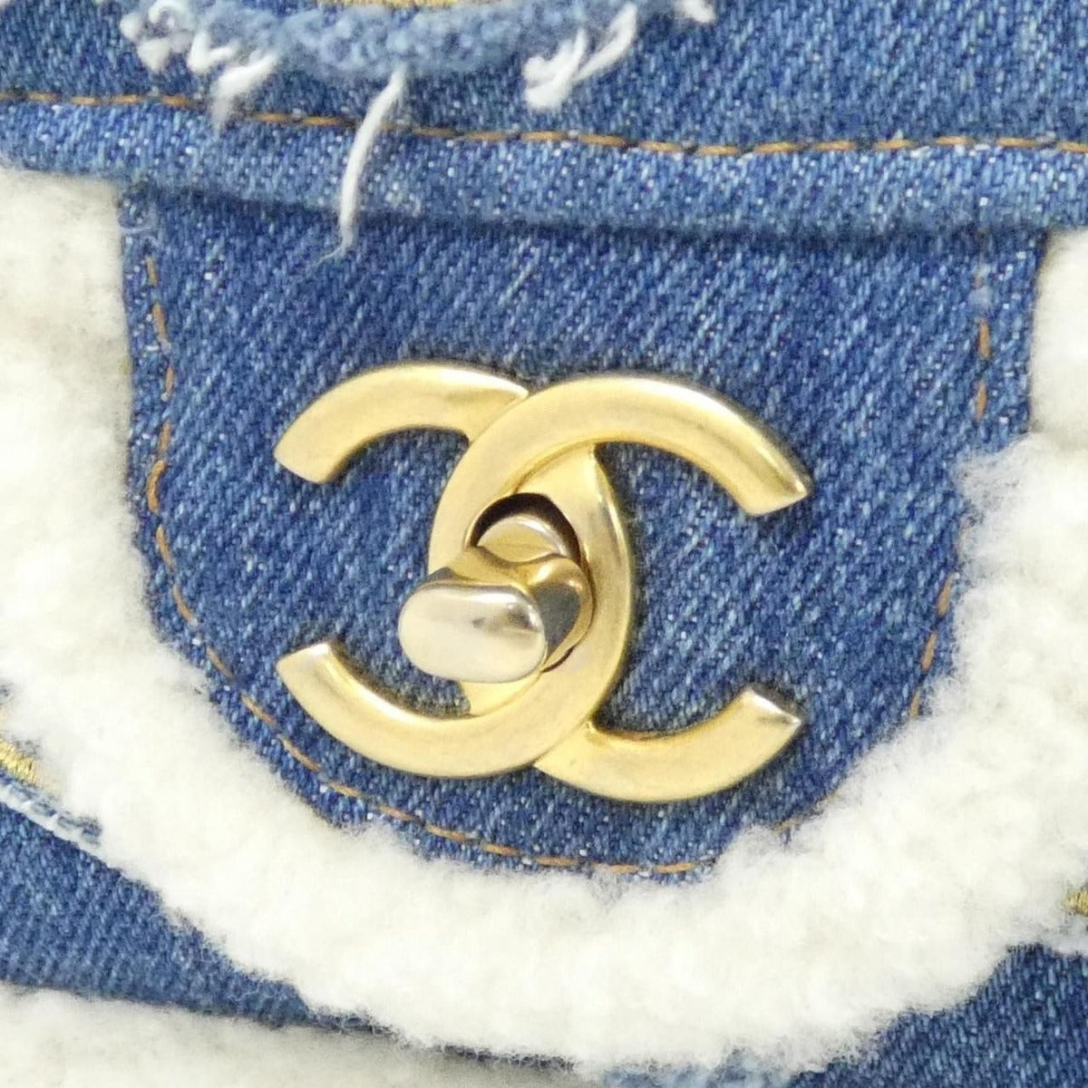 Chanel Shoulder Bag Denim White — view 4