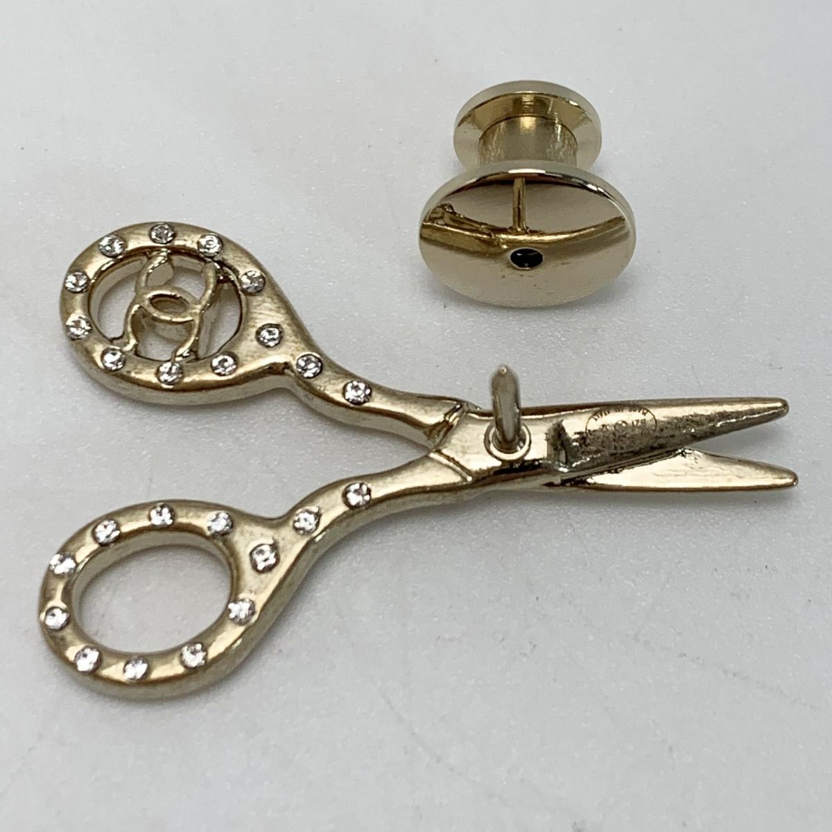 Chanel Scissors Brooch B21v Gold Pin Type