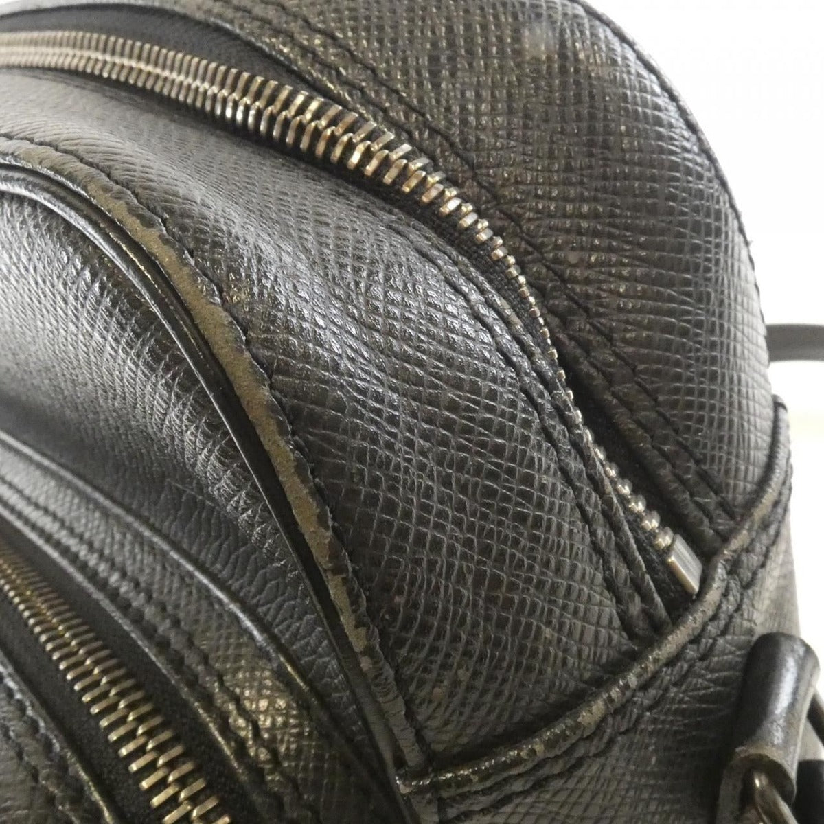 Louis Vuitton Taiga Nile Shoulder Bag — view 5