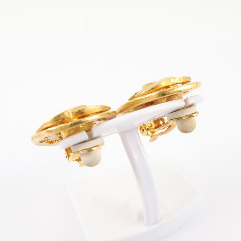 Chanel Oval Vintage Gold Plated 95A Ladies 9.47g Earring