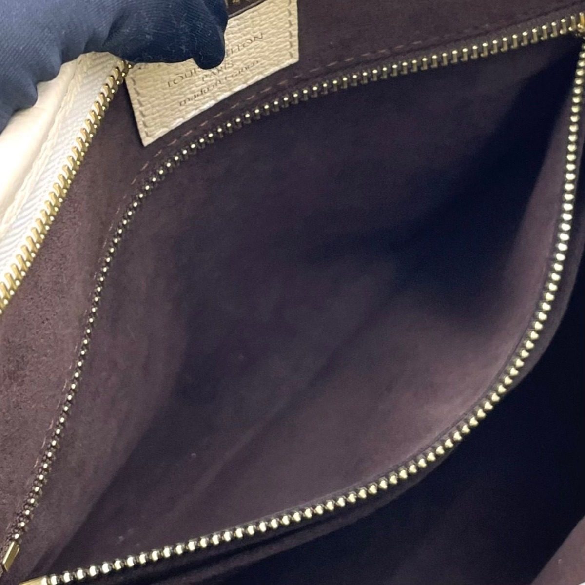 Louis Vuitton Carriage PM Monogram Empreinte Leather Off White Shoulder Bag Gold — view 12