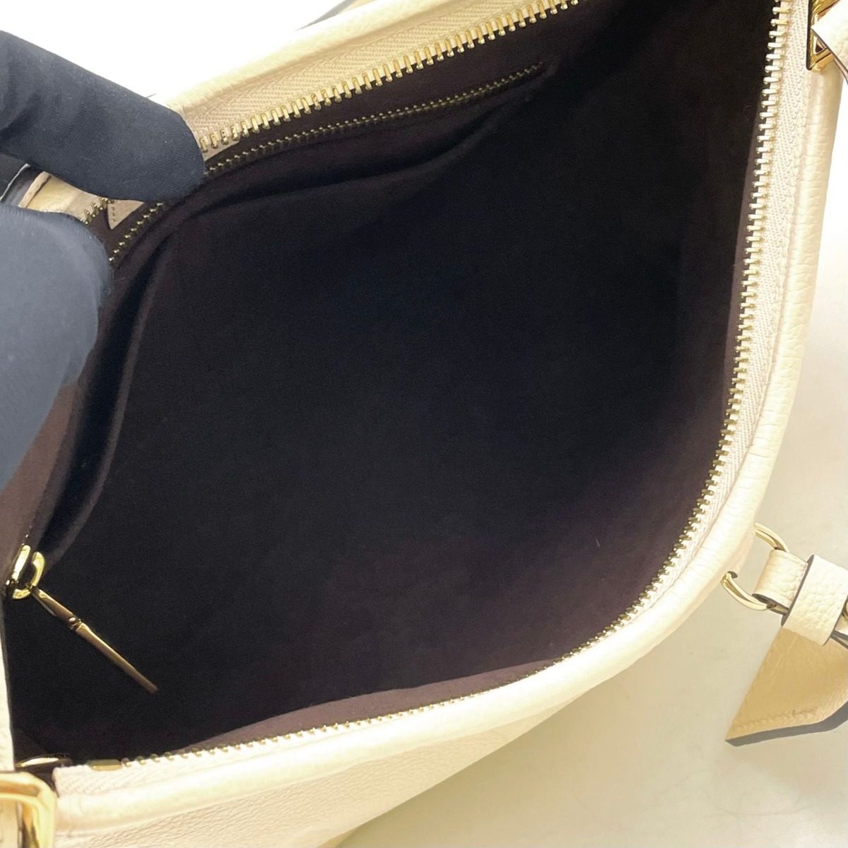 Louis Vuitton Carriage PM Monogram Empreinte Leather Off White Shoulder Bag Gold — view 3