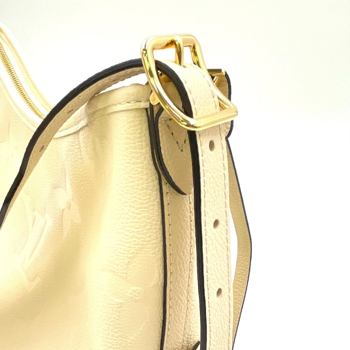 Louis Vuitton Carriage PM Monogram Empreinte Leather Off White Shoulder Bag Gold — view 8