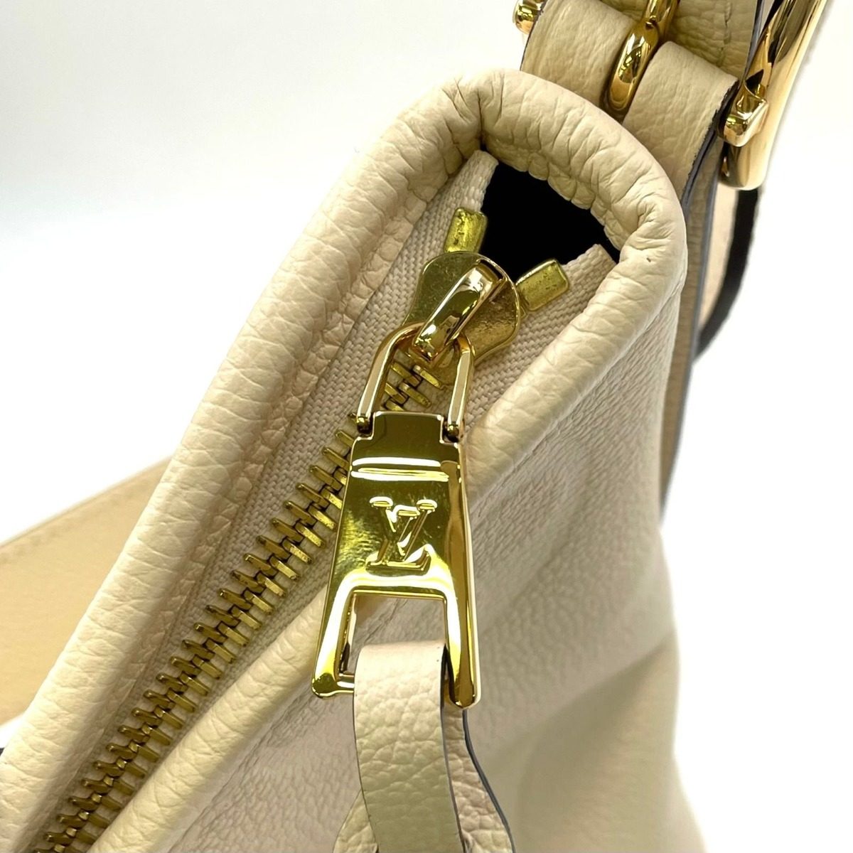 Louis Vuitton Carriage PM Monogram Empreinte Leather Off White Shoulder Bag Gold — view 9