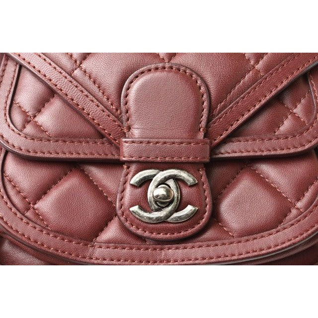 Chanel Chain Shoulder Bag Saddle Lambskin Quilted Bordeaux — view 5
