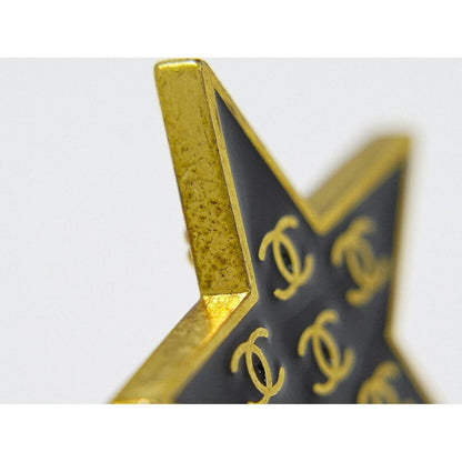 Chanel CC Logo Star Motif Earrings Gold Plated — view 6