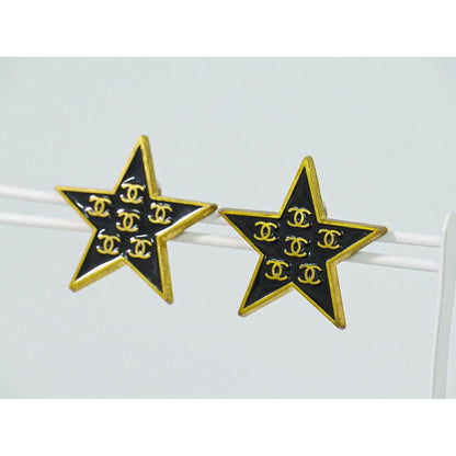 Chanel CC Logo Star Motif Earrings Gold Plated — view 7