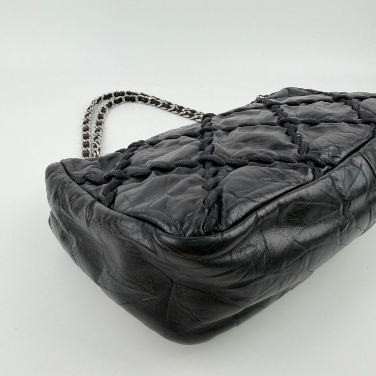 Chanel CC Logo Ultra Stitch Chain Shoulder Bag Black Leather Vintage — view 10