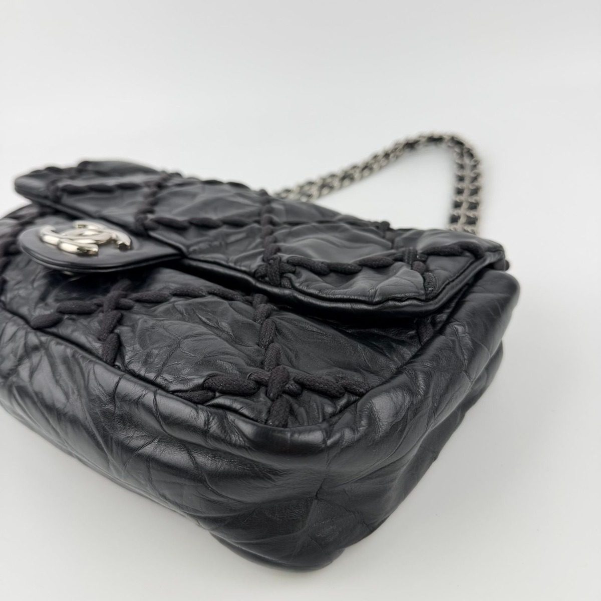 Chanel CC Logo Ultra Stitch Chain Shoulder Bag Black Leather Vintage — view 9
