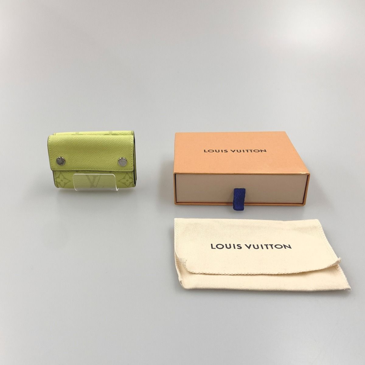 Louis Vuitton M67629 Yellow