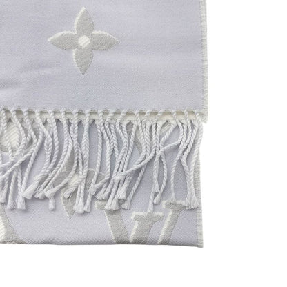 1942 Louis Vuitton Scarf LV Escential Shine M78895 Light Gray Wool Monogram