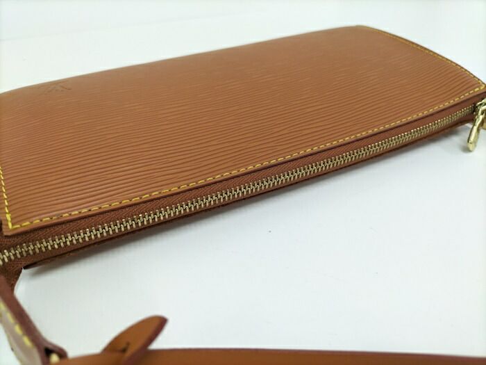 Louis Vuitton Pochette Accessoire Handbag Epi Leather Jibang Gold M52948