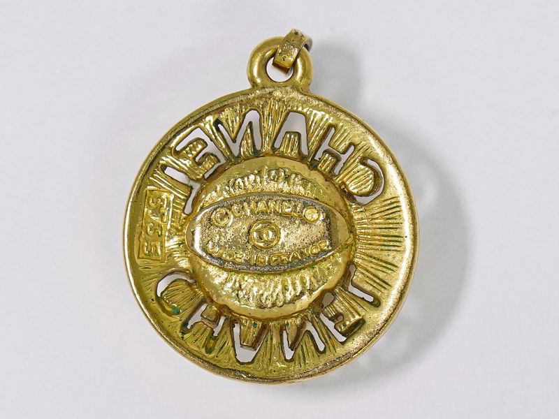 Authentic Chanel Coco Mark Faux Pearl Pendant Top Pen Top GP Gold Plated White