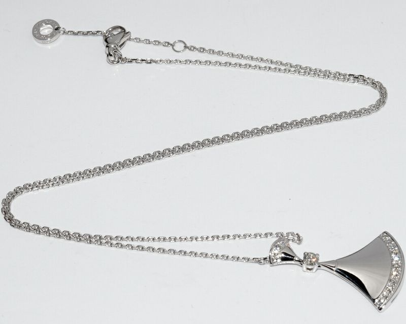 Bulgari Pendant Necklace 18K White Gold Diamond Diva Dream Pendant Necklace