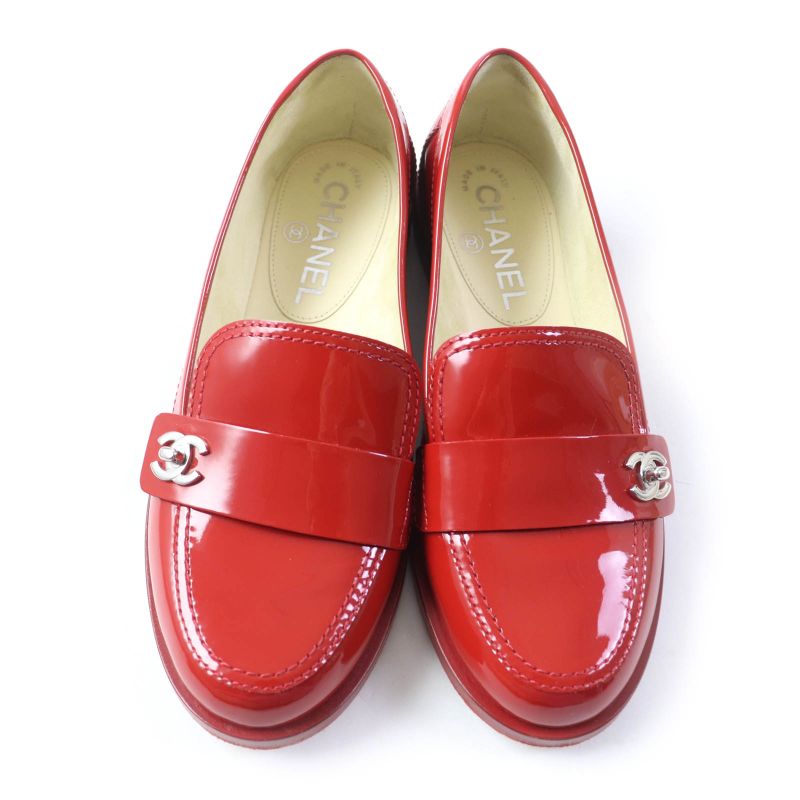 CHANEL G30708 Round Toe Patent Leather Loafers With Coco Mark Hardware Red