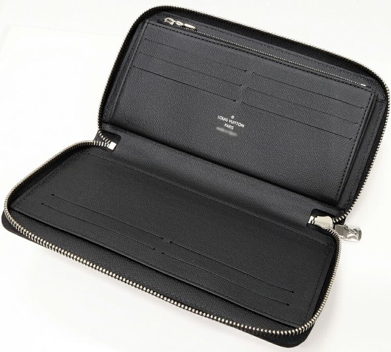 Louis Vuitton Round Zipper Long Wallet With Change Pocket Epi Noir Black Zippy