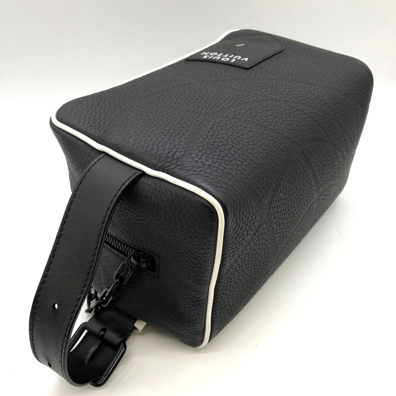 Backpack / Louis Vuitton Cloak Dop Kit 2022 FIFA World Cup Limited Edition