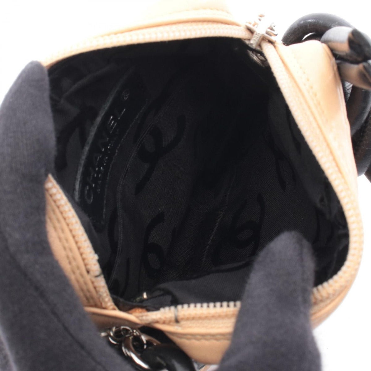 Chanel Shoulder Bag Cambon Beige Black — view 3