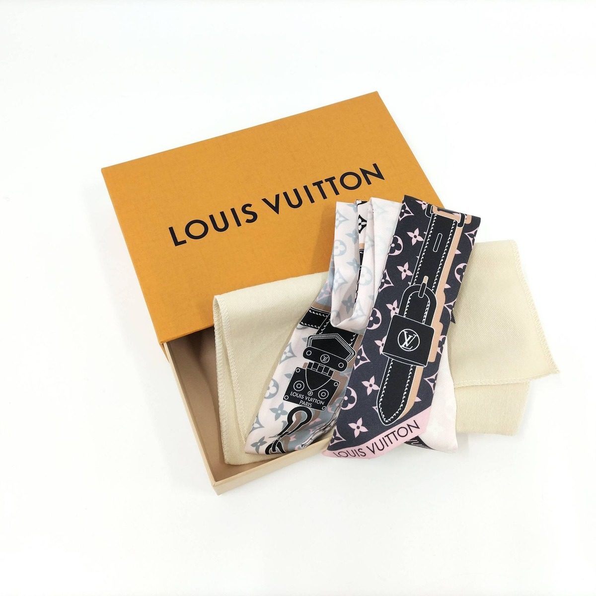Louis Vuitton Bandeau BB Rising Confidential Scarf Silk Pink — view 9