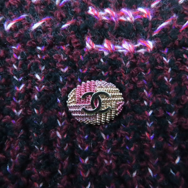 CHANEL P73852 Cashmere Wool Blend V-neck Knit Vest With Coco Mark Hardware