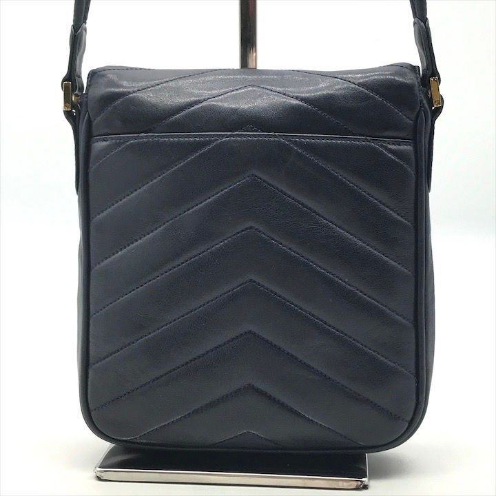 Chanel CC Logo Turnlock Chez Blanc Lambskin Shoulder Bag Navyware