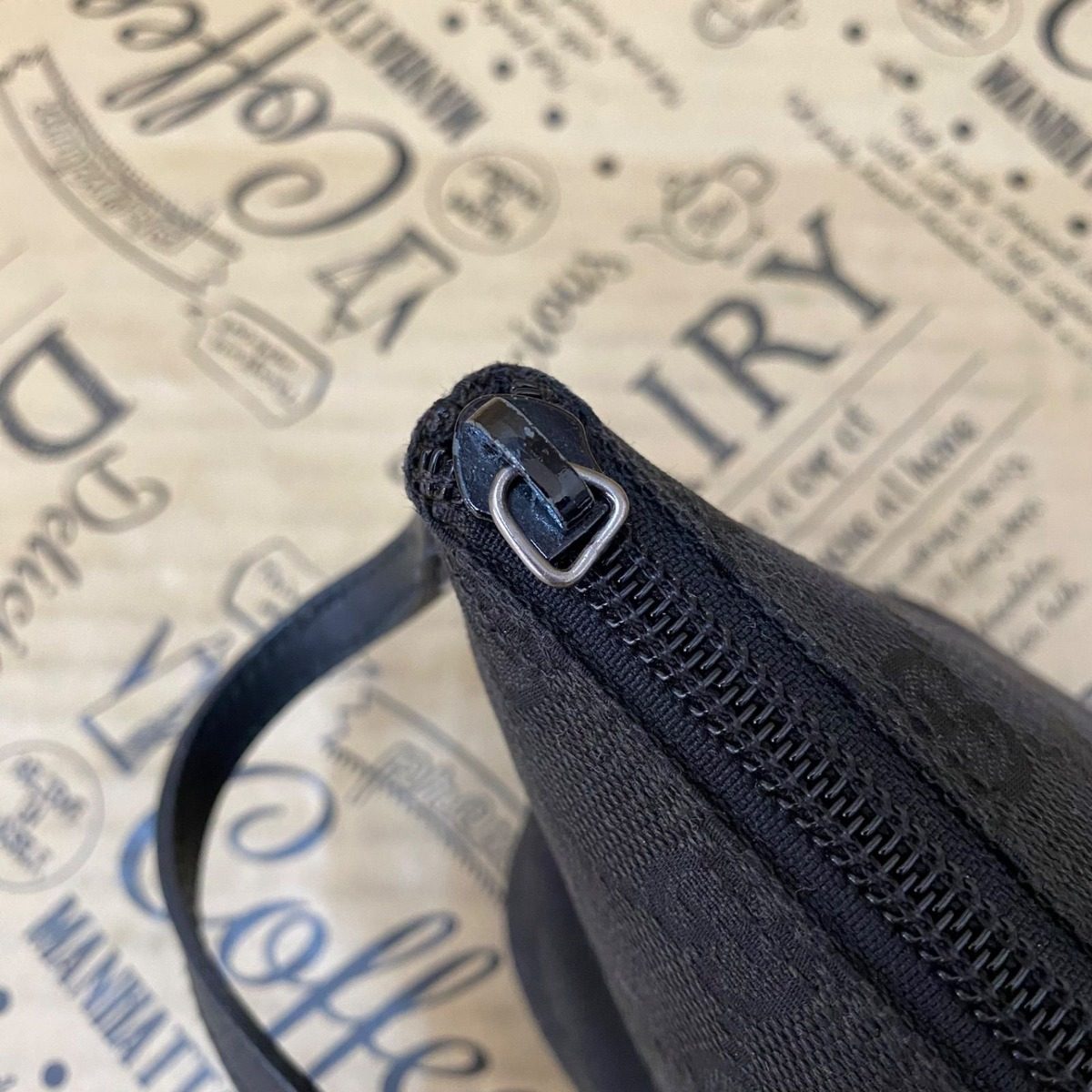 Gucci GG Canvas Handbag One Handle Pouch — view 10
