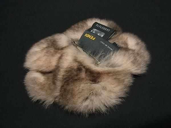 Boutique Fendi Fur Corsage Pin Brooch Pin Brooch Pin Badge Accessories Pink