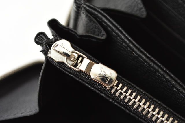 Louis Vuitton Lock Me Long Wallet M62622 LV Leather Zippy