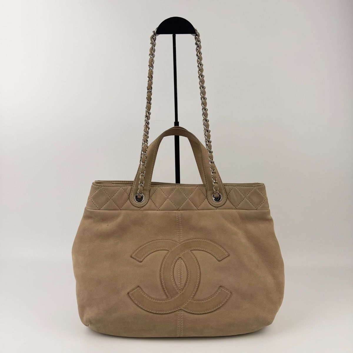 Chanel CC Logo Chain Shoulder Bag Beige Leather Vintage — view 2