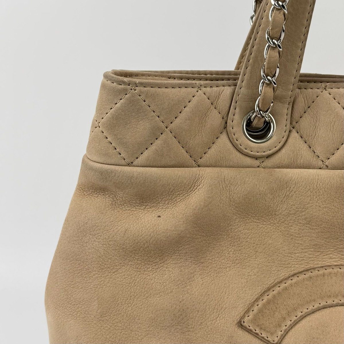Chanel CC Logo Chain Shoulder Bag Beige Leather Vintage — view 3