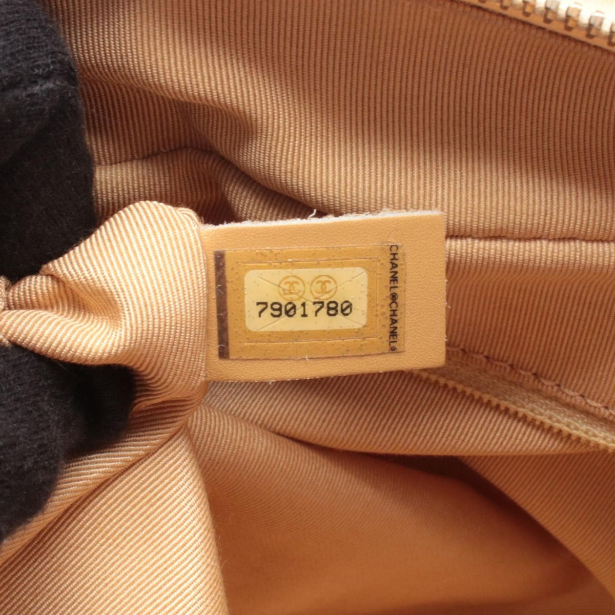 Chanel Shoulder Bag Quilted Cream Lambskin Coco — view 5