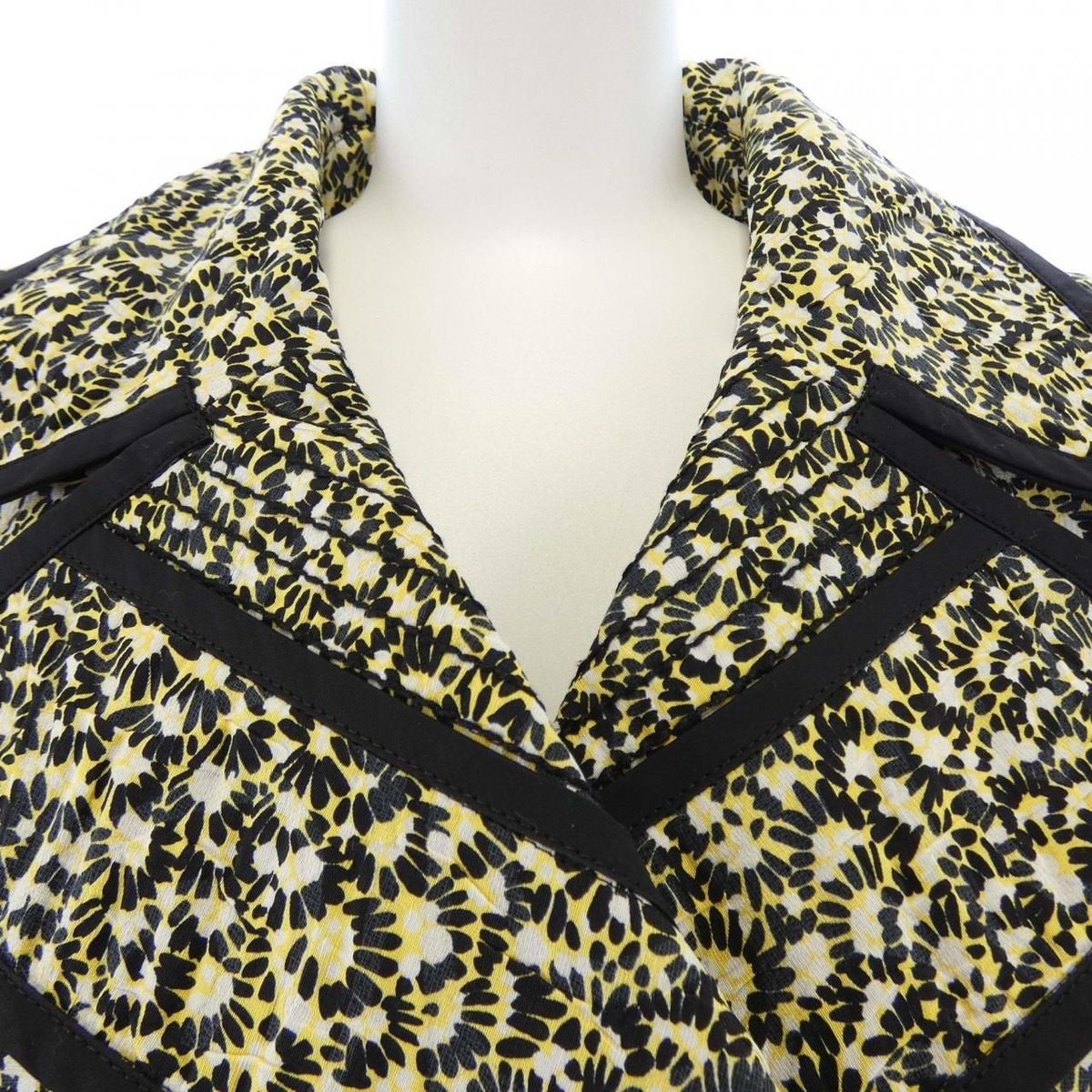 Louis Vuitton Coat Yellow — view 5