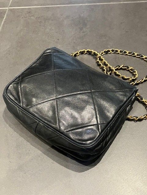 Chanel 0893487 1989's Lambskin Matelasse Chain Shoulder Bag Women Black