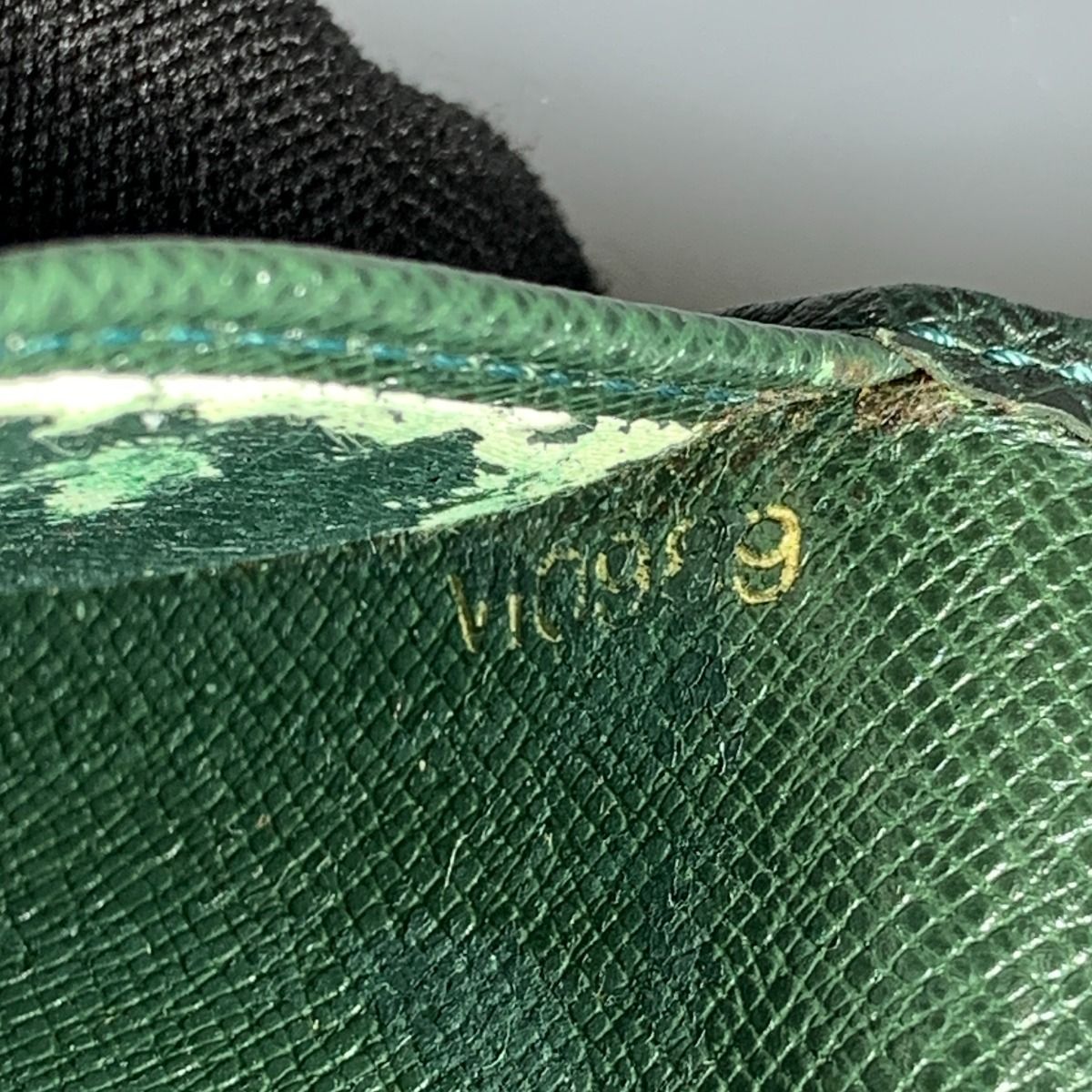 Louis Vuitton Taiga Porte Valeur Cult Credit Bifold Wallet M30394 Green