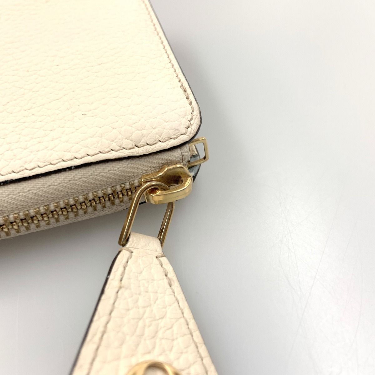 Louis Vuitton Taurillon Portefeuille Comet L-Shaped Zipper Long Wallet M69504