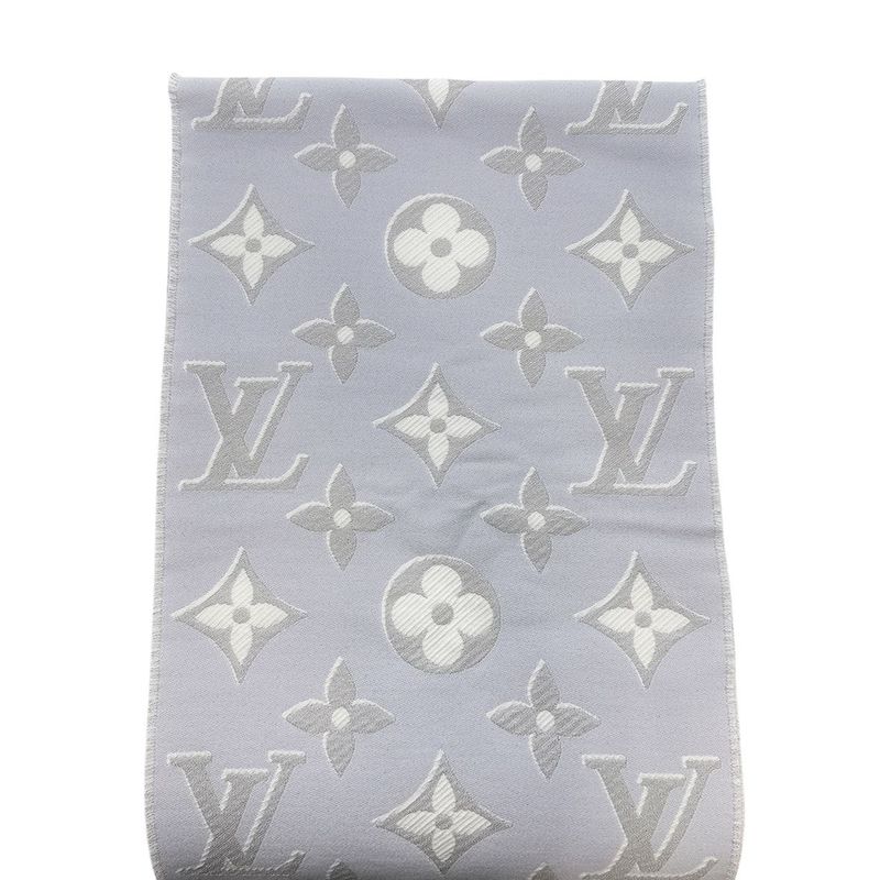 1942 Louis Vuitton Scarf LV Escential Shine M78895 Light Gray Wool Monogram