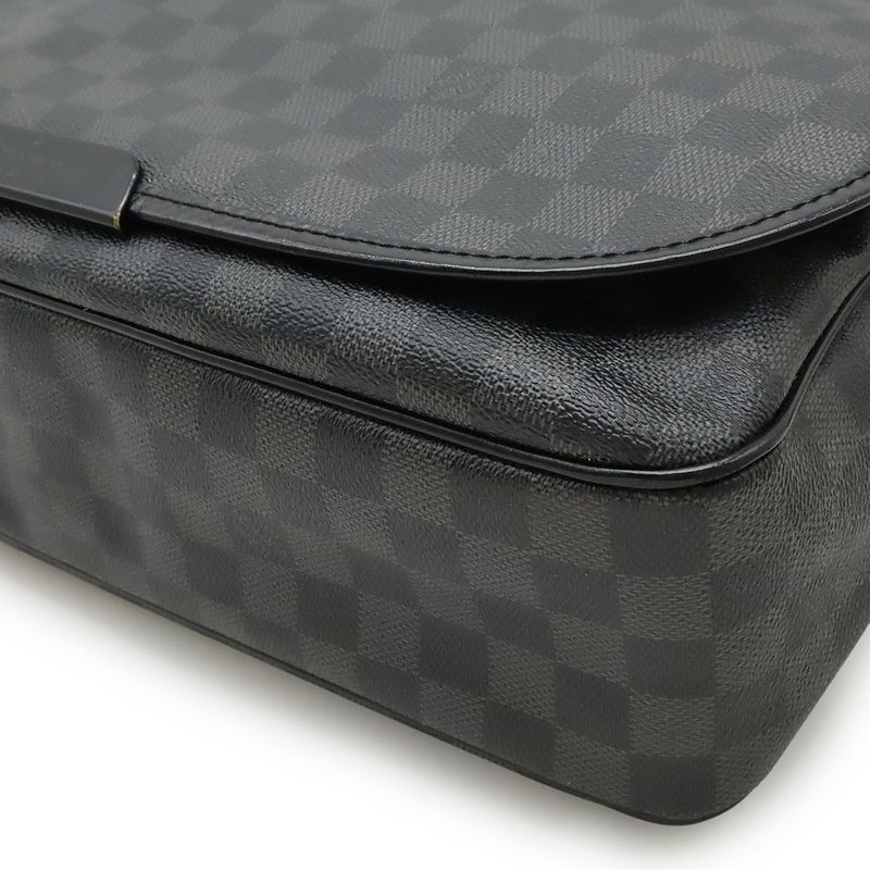 Louis Vuitton Damier Graphite Daniel GM Messenger Bag Shoulder Bag Crossbody