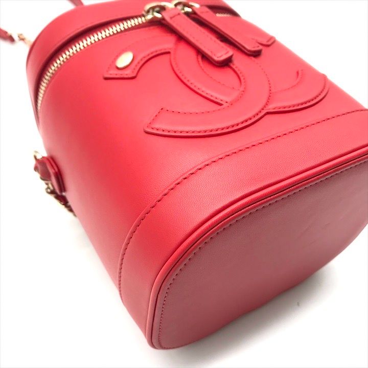 Chanel CC Logo Quilted 2-Way Vanity Hand Chain Shoulder Bag Crossbody Red